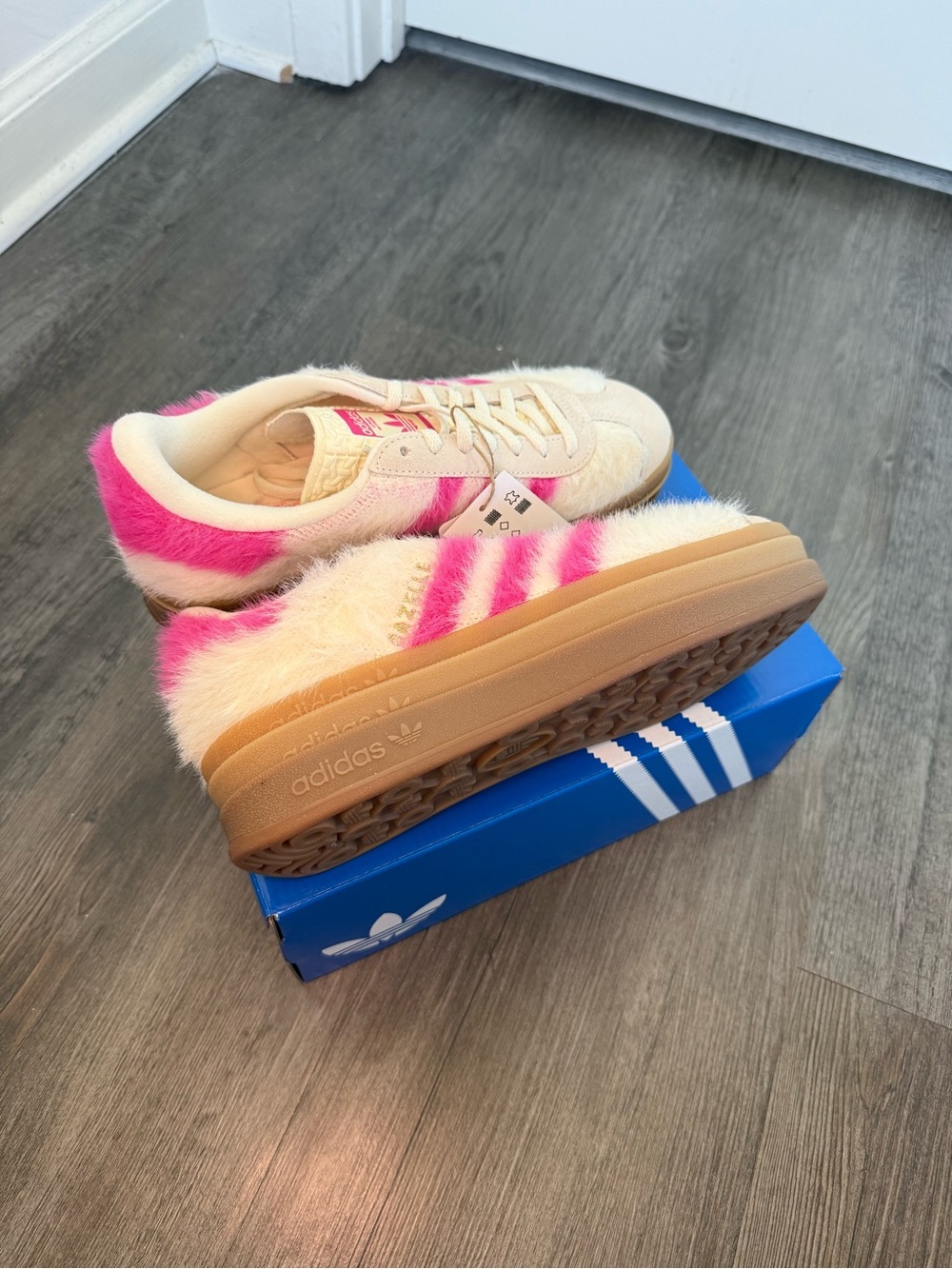 NWT Women’s Adidas Gazelle Bold Size 7 Shock Pink White Gold Brand New Sneakers! - Picture 10 of 14